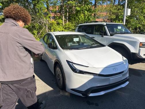 2025 Toyota Prius L