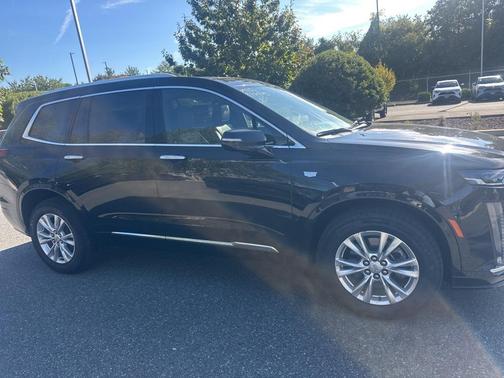 2025 Cadillac XT6 Luxury AWD