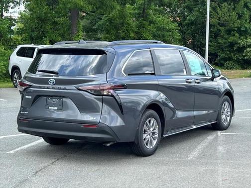 2025 Toyota Sienna XLE 7 Passenger