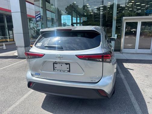 Celestial Silver Metallic 2022 Toyota Highlander L