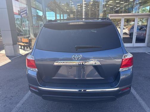 2011 Toyota Highlander SE
