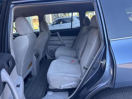 2011 Toyota Highlander SE