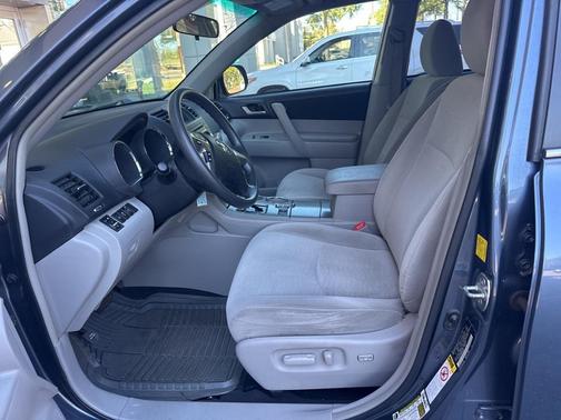 2011 Toyota Highlander SE
