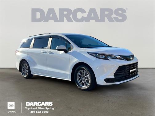 2024 Toyota Sienna LE