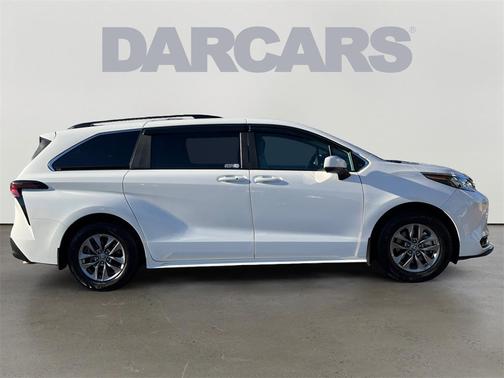 2024 Toyota Sienna LE