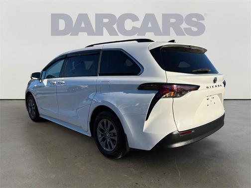 2024 Toyota Sienna LE