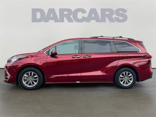 Pearl 2021 Toyota Sienna XLE