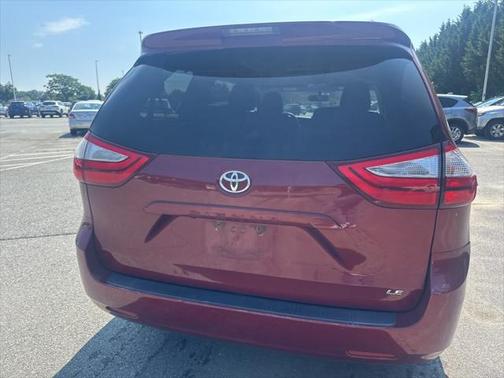 2017 Toyota Sienna LE