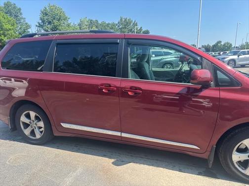 2017 Toyota Sienna LE