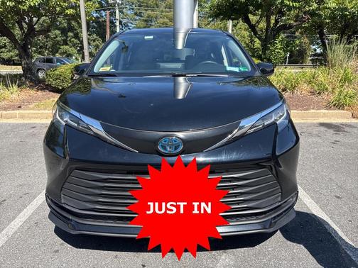 2022 Toyota Sienna LE