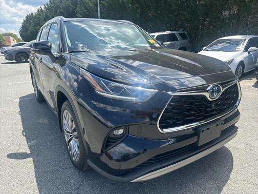2022 Toyota Highlander Hybrid Platinum