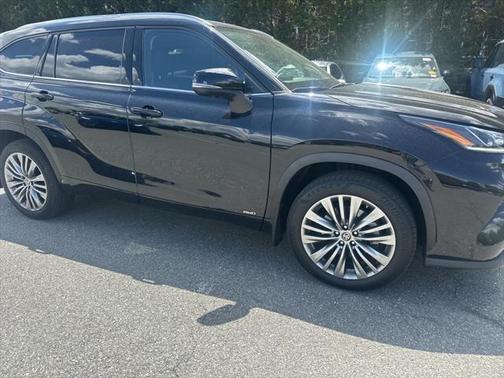 2022 Toyota Highlander Hybrid Platinum