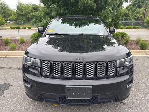 Diamond Black Crystal Pearlcoat 2019 Jeep Grand Cherokee Altitude