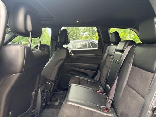 Diamond Black Crystal Pearlcoat 2019 Jeep Grand Cherokee Altitude