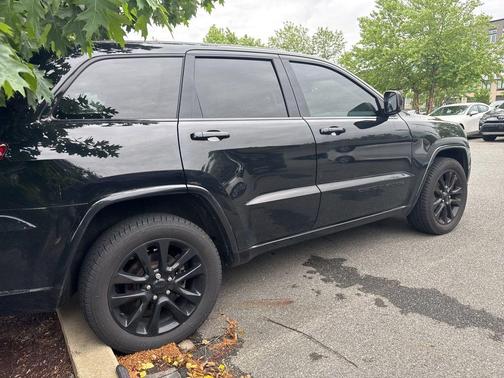 Diamond Black Crystal Pearlcoat 2019 Jeep Grand Cherokee Altitude