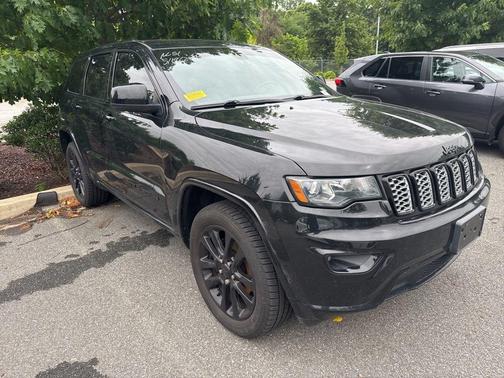 Diamond Black Crystal Pearlcoat 2019 Jeep Grand Cherokee Altitude