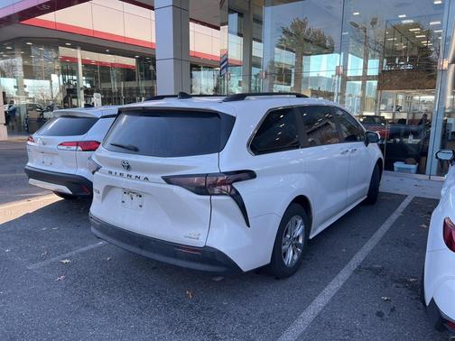 2023 Toyota Sienna XLE