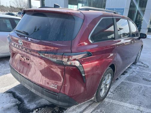 2024 Toyota Sienna XLE