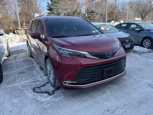 2024 Toyota Sienna XLE