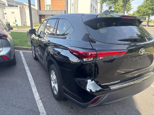 Silver 2023 Toyota Highlander LE I4