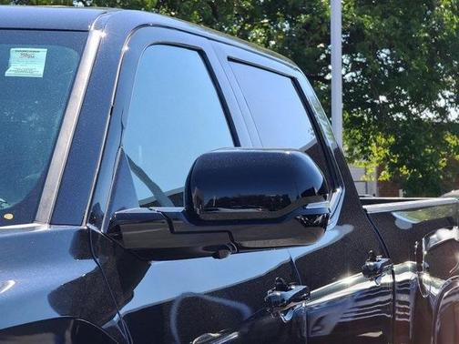 Photo 5 of 41 of 2022 Toyota Tundra Platinum