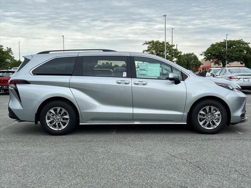 2025 Toyota Sienna XLE 7 Passenger