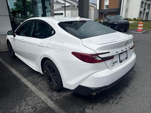 Ice 2026 Toyota Camry SE