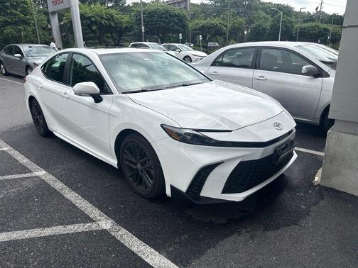 Ice 2026 Toyota Camry SE