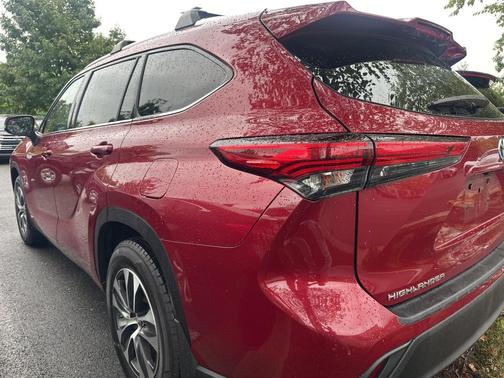 2021 Toyota Highlander Hybrid XLE