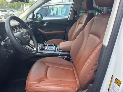 2023 Audi Q7 45 Premium