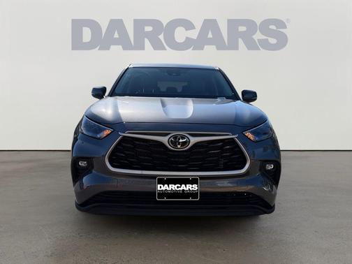 Magnetic Gray Metallic 2022 Toyota Highlander LE