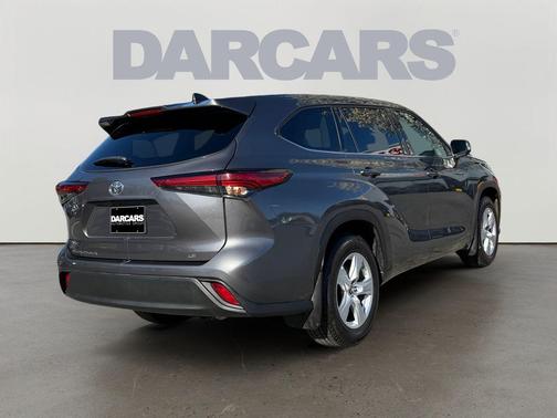 Magnetic Gray Metallic 2022 Toyota Highlander LE