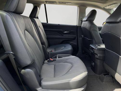 Cloud 2026 Toyota Grand Highlander Platinum