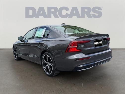 Platinum Grey Metallic 2023 Volvo S60 B5 Ultimate Dark Theme