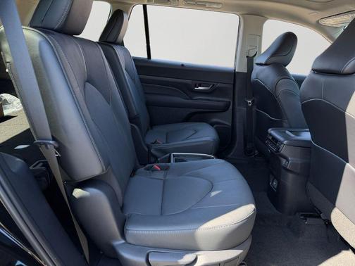 0218 2026 Toyota Grand Highlander Platinum