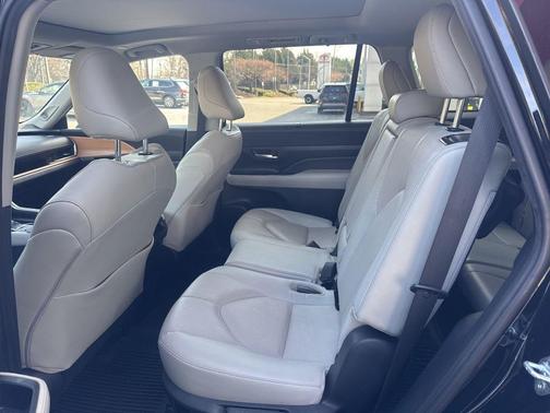 Midnight Black Metallic 2024 Toyota Grand Highlander Limited