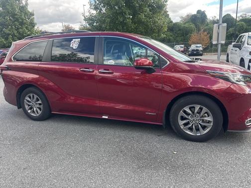 2021 Toyota Sienna XLE