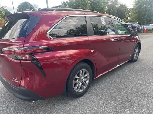 2021 Toyota Sienna XLE