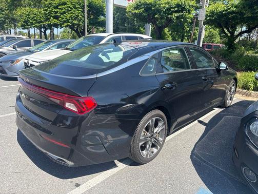 Ebony Black 2022 Kia K5 EX