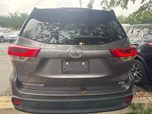 Predawn Gray Mica 2018 Toyota Highlander LE