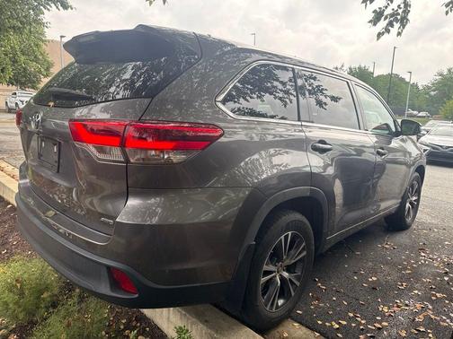Predawn Gray Mica 2018 Toyota Highlander LE