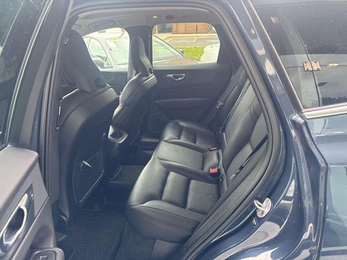 Denim Blue Metallic 2023 Volvo XC60 B5 Plus Bright Theme