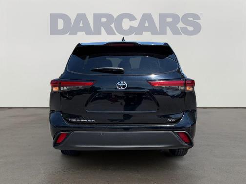 Midnight Black Metallic 2021 Toyota Highlander L
