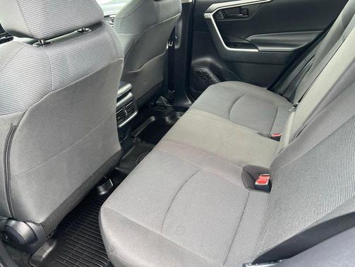 Ice Cap 2023 Toyota RAV4 LE