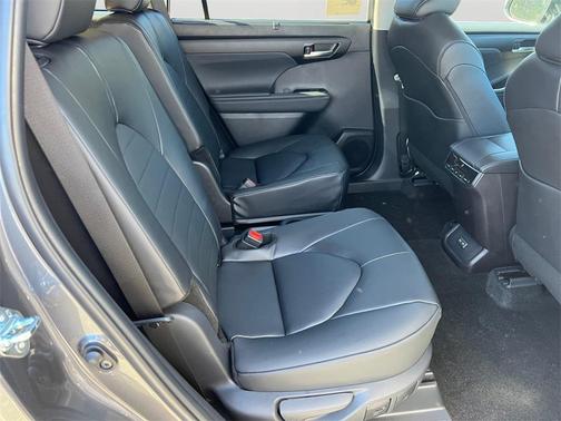 2025 Toyota Highlander XLE