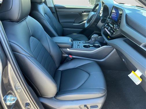 2025 Toyota Highlander XLE