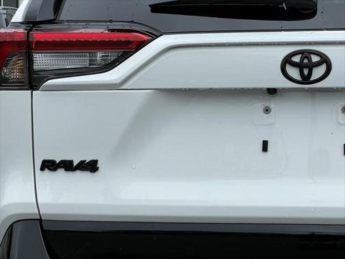 2025 Toyota RAV4 Hybrid SE