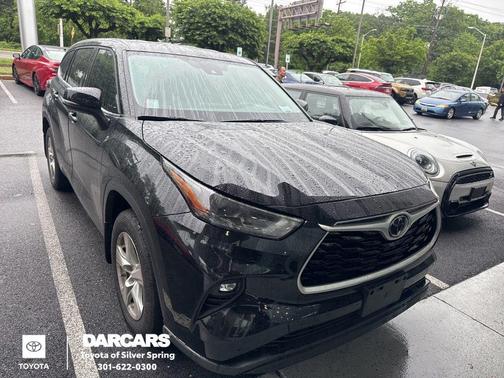 Midnight Black Metallic 2022 Toyota Highlander LE
