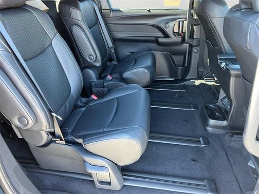 2025 Toyota Sienna Woodland Edition