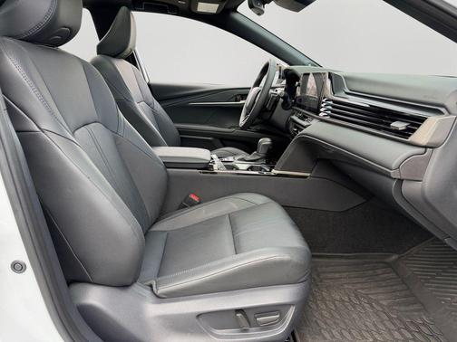 Wind Chill Pearl 2025 Toyota Camry XSE